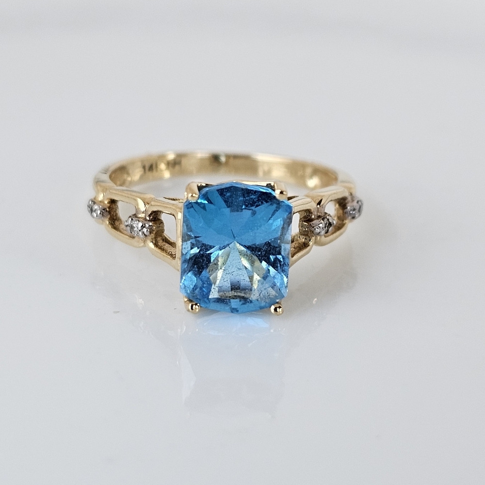 Elegant Genuine Blue Topaz & Diamond Ring in 14kt Solid Yellow Gold! 🩵💎 - Picture 10 of 10